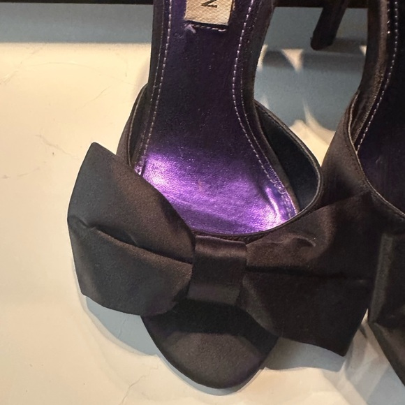 Steve Madden Black Satin Stiletto Heels with Bow - Picture 2 of 7